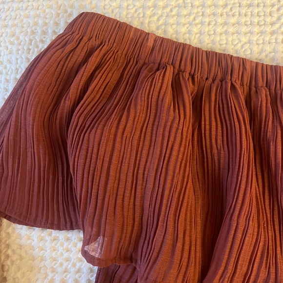 NWOT Express off the shoulder shirt - Picture 3 of 3